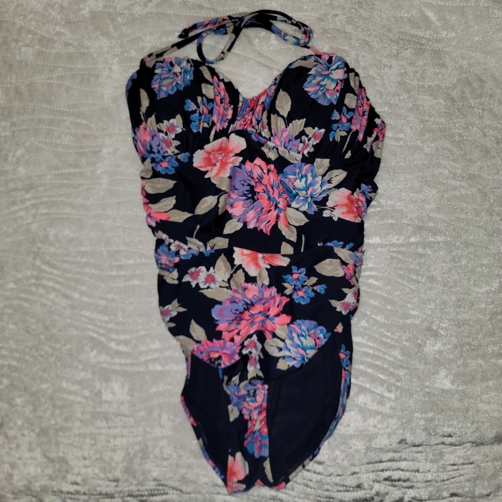 Old Navy Medium 1 piece swim suite